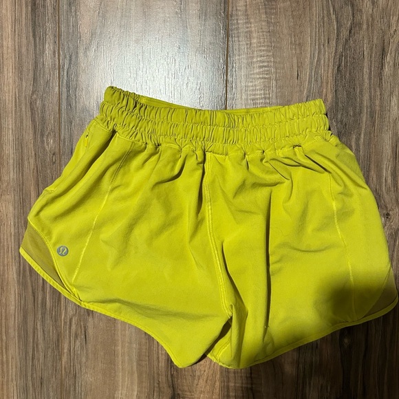 Lululemon hotty hot shorts yellow - Picture 3 of 4